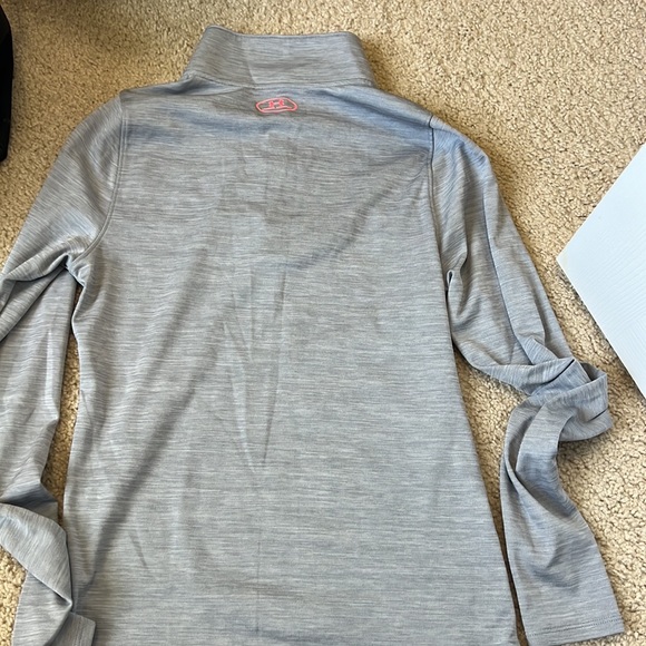 Under Armour Pull Over - Picture 3 of 4